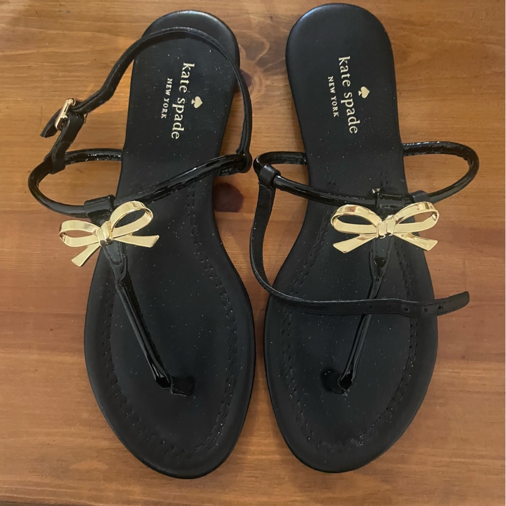 Kate Spade Preppy Black Patent leather Sandals with Gold Metal Bows Size 8 - Picture 4 of 16
